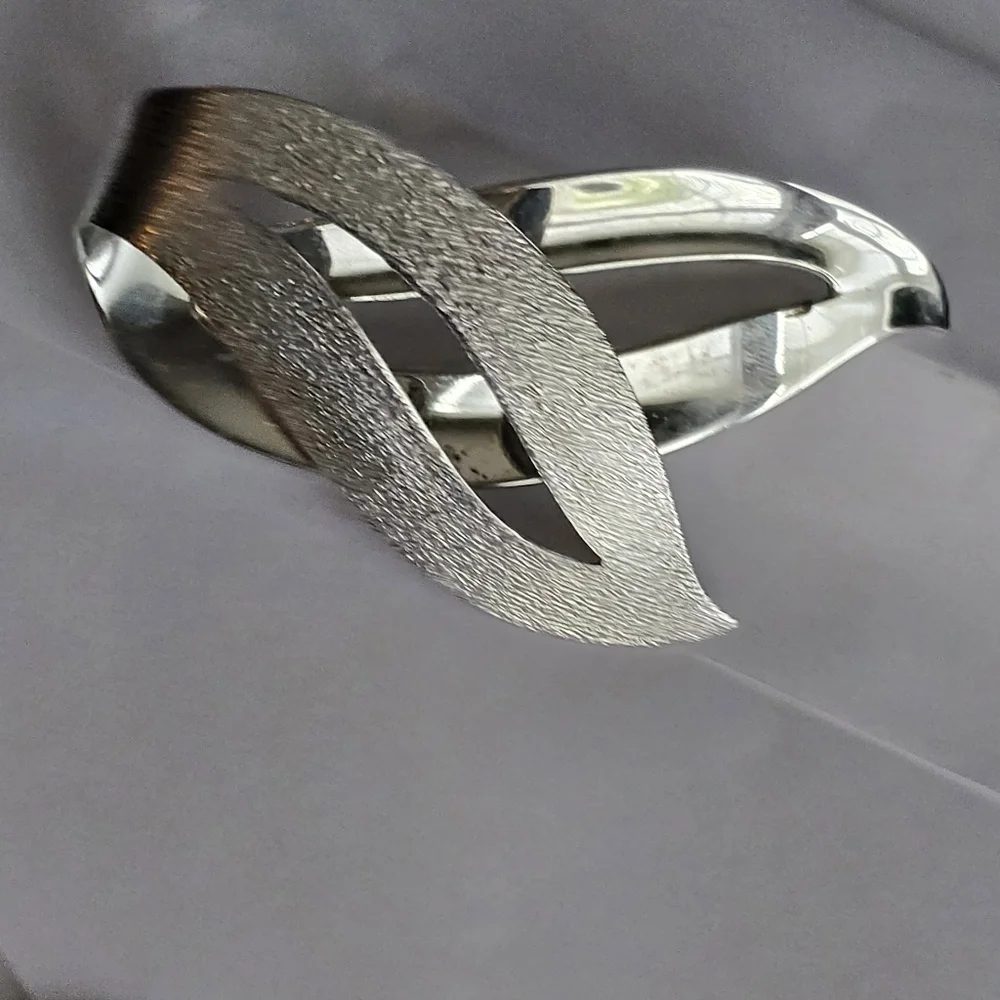 Vintage Sarah Coventry brooch silver pin crossover